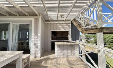 Venta en Barrio Ecuestre de Costa Esmeralda - cul de sac y en altura - pileta con borde infinito