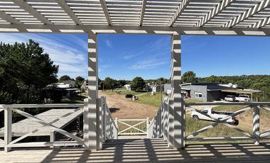 Venta en Barrio Ecuestre de Costa Esmeralda - cul de sac y en altura - pileta con borde infinito