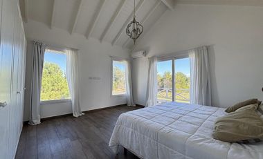Venta en Barrio Ecuestre de Costa Esmeralda - cul de sac y en altura - pileta con borde infinito