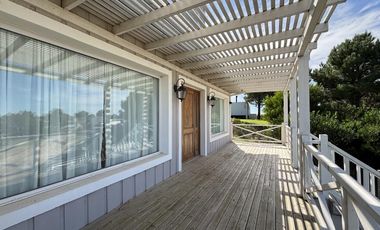 Venta en Barrio Ecuestre de Costa Esmeralda - cul de sac y en altura - pileta con borde infinito