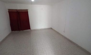 CASA EN VENTA SOBRE AV. PRINCIPAL (Col Ayuí)