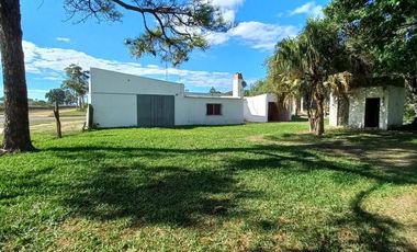 CASA EN VENTA SOBRE AV. PRINCIPAL (Col Ayuí)