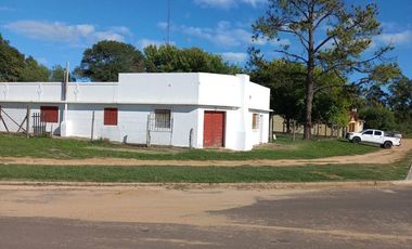 CASA EN VENTA SOBRE AV. PRINCIPAL (Col Ayuí)