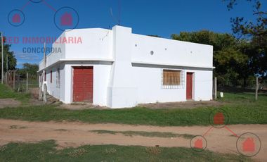 CASA EN VENTA SOBRE AV. PRINCIPAL (Col Ayuí)
