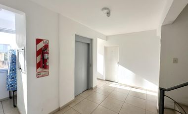 Departamento en Venta. 2 amb. Balcón terraza. Parrilla. Centro Zárate