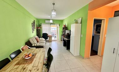 Departamento en Venta. 2 amb. Balcón terraza. Parrilla. Centro Zárate