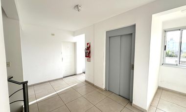 Departamento en Venta. 2 amb. Balcón terraza. Parrilla. Centro Zárate
