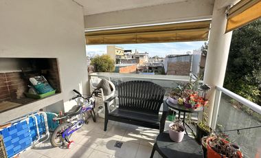 Departamento en Venta. 2 amb. Balcón terraza. Parrilla. Centro Zárate