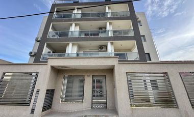 Departamento en Venta. 2 amb. Balcón terraza. Parrilla. Centro Zárate