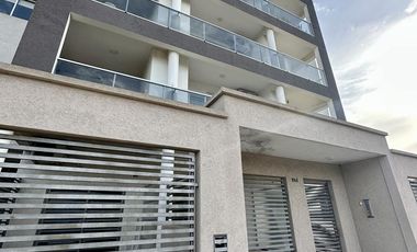 Departamento en Venta. 2 amb. Balcón terraza. Parrilla. Centro Zárate