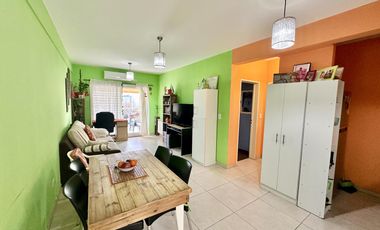 Departamento en Venta. 2 amb. Balcón terraza. Parrilla. Centro Zárate