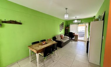 Departamento en Venta. 2 amb. Balcón terraza. Parrilla. Centro Zárate