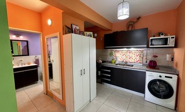 Departamento en Venta. 2 amb. Balcón terraza. Parrilla. Centro Zárate