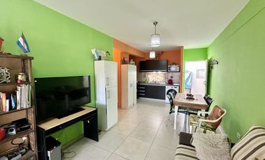 Departamento en Venta. 2 amb. Balcón terraza. Parrilla. Centro Zárate