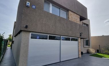 HERMOSA PROPIEDAD EN VENTA-EL PAYADOR 2050-BARRIO PUNTA CHACRA -ROLDAN