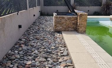 HERMOSA PROPIEDAD EN VENTA-EL PAYADOR 2050-BARRIO PUNTA CHACRA -ROLDAN