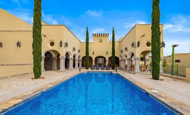 Casa en Venta en San Miguel de Allende con Patio, Terraza, Casa Club y Seguridad