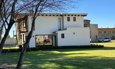 Excelente terreno en Val’Quirico en barrio Bosques