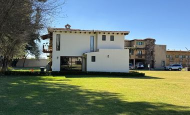 Excelente terreno en Val’Quirico en barrio Bosques