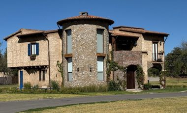 Excelente terreno en Val’Quirico en barrio Bosques