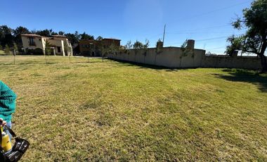 Excelente terreno en Val’Quirico en barrio Bosques