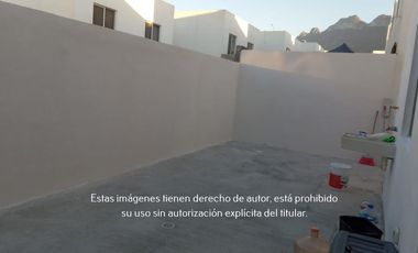 Casa en Renta Semi Amueblada en Arezzo Residencial