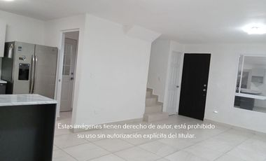 Casa en Renta Semi Amueblada en Arezzo Residencial