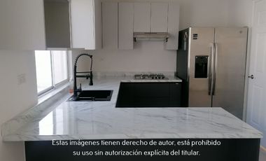 Casa en Renta Semi Amueblada en Arezzo Residencial
