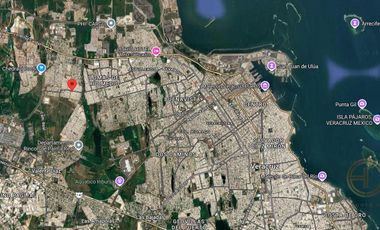 Casa con Local Comercial en Venta en el Fracc. Los Torrentes a 30 min. del Puerto de Veracruz.