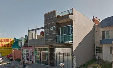 Casa con Local Comercial en Venta en el Fracc. Los Torrentes a 30 min. del Puerto de Veracruz.