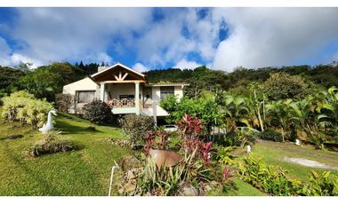 VENTA 2 CASAS CON PISCINA  EN ALTOS DEL MARIA 2243m2