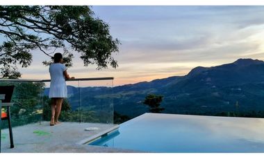 VENTA 2 CASAS CON PISCINA  EN ALTOS DEL MARIA 2243m2