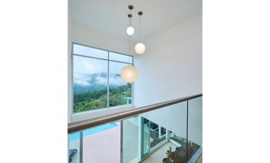 VENTA 2 CASAS CON PISCINA  EN ALTOS DEL MARIA 2243m2