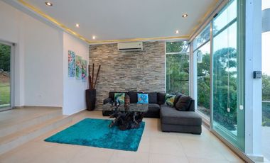 VENTA 2 CASAS CON PISCINA  EN ALTOS DEL MARIA 2243m2