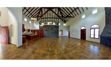 VENTA CASA LUJOSA EN  ALTOS DEL MARIA 2074M2 MLD