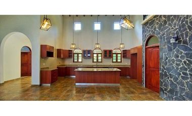 VENTA CASA LUJOSA EN  ALTOS DEL MARIA 2074M2 MLD