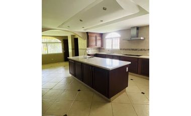 🌿 The Noble Refuge  / El Reugio Noble