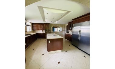 🌿 The Noble Refuge  / El Reugio Noble