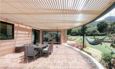 HERMOSA CASA EN CHIA SINDAMANOY, MODERNA, DISEÑO EXCLUSIVO