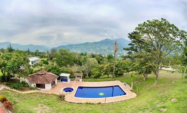 Casa Campestre en Unidad Cerrada - Copacabana