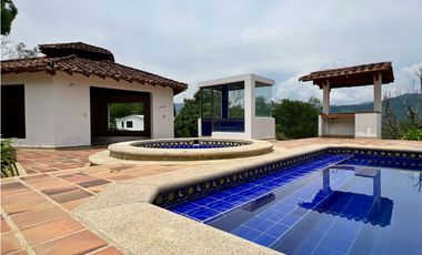 Casa Campestre en Unidad Cerrada - Copacabana