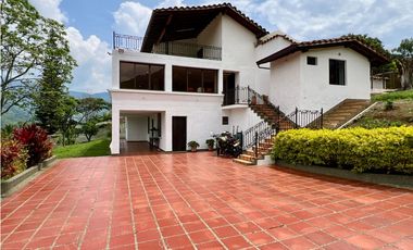 Casa Campestre en Unidad Cerrada - Copacabana