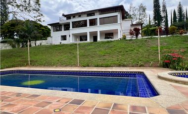 Casa Campestre en Unidad Cerrada - Copacabana