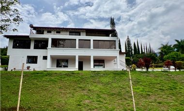 Casa Campestre en Unidad Cerrada - Copacabana