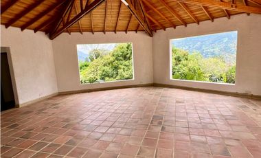 Casa Campestre en Unidad Cerrada - Copacabana