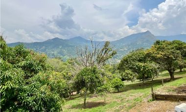 Casa Campestre en Unidad Cerrada - Copacabana