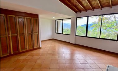 Casa Campestre en Unidad Cerrada - Copacabana