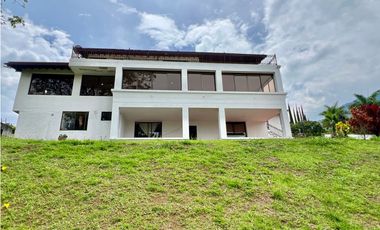 Casa Campestre en Unidad Cerrada - Copacabana