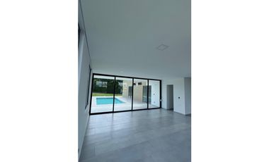 Casa campestre en condominio para la venta en Cerritos, Pereira!!!