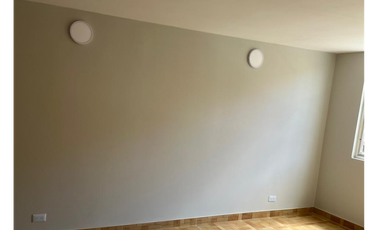 ACSI 1230. Casa en venta de 3 pisos en Chía, Cundinamarca.